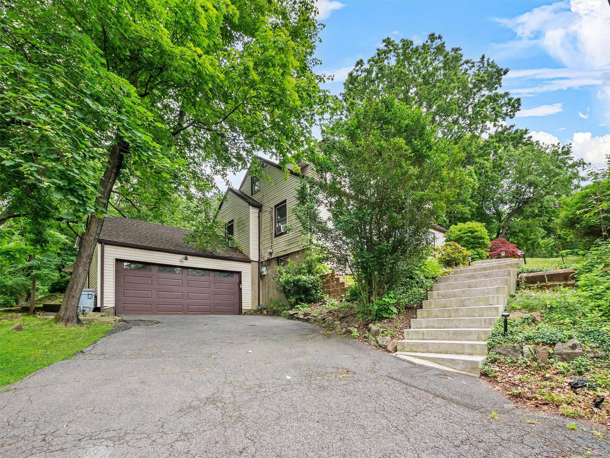 Nyack, NY 10960,1 Fair Acres RD