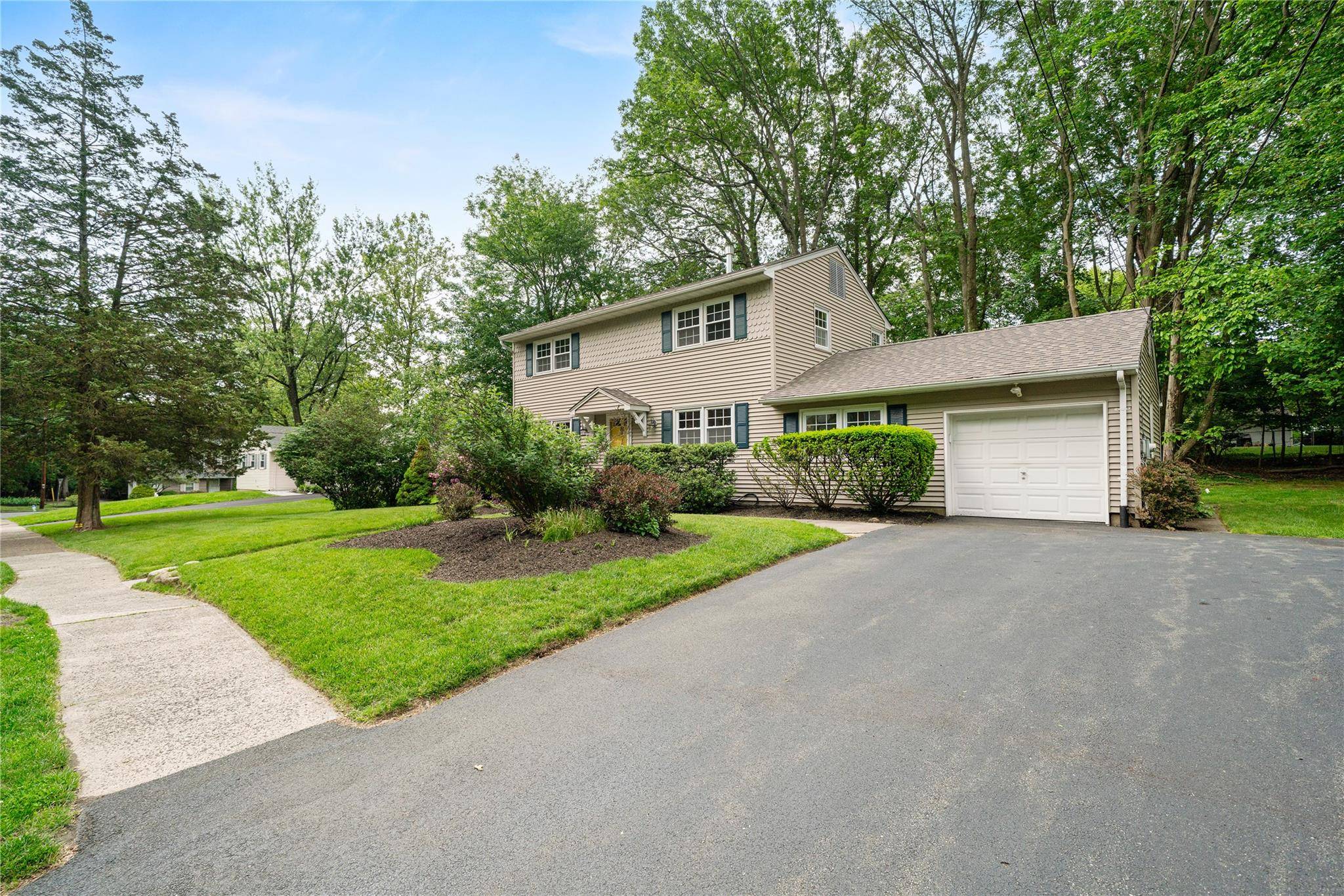 Pearl River, NY 10965,348 E Central AVE