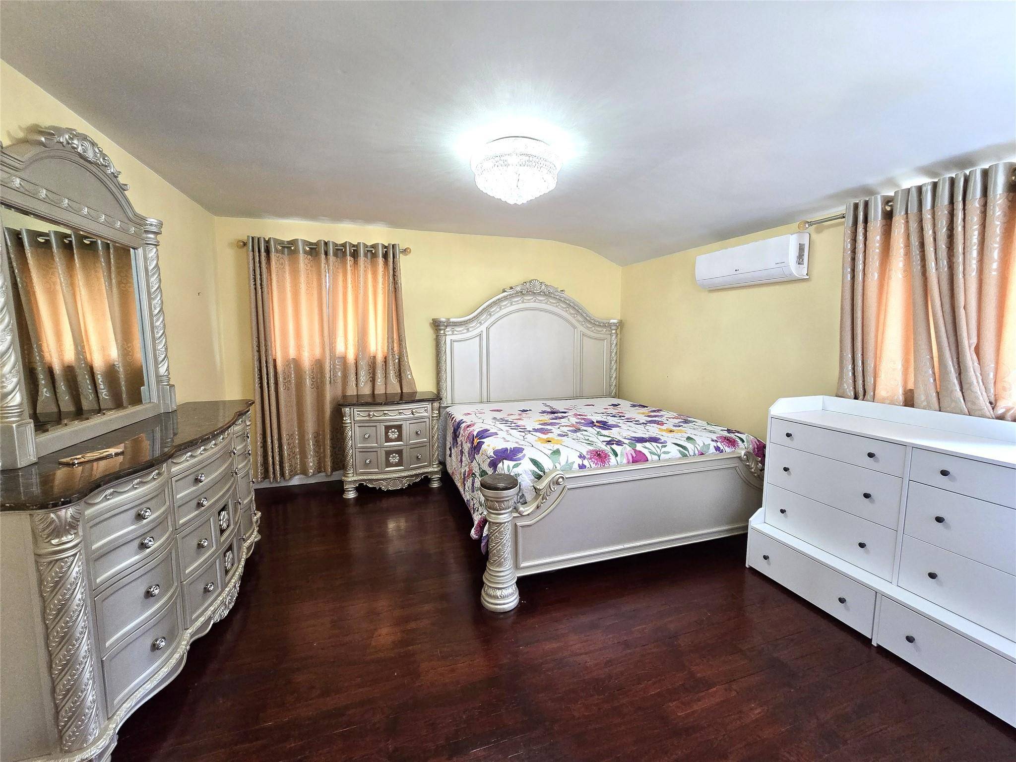 Jericho, NY 11753,1 Terry LN