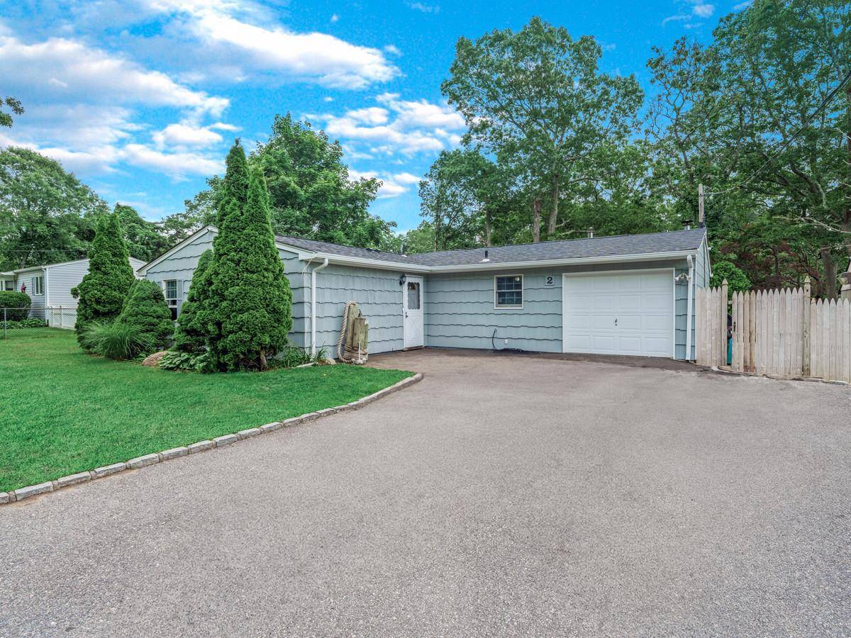 Shirley, NY 11967,2 Pinetop DR