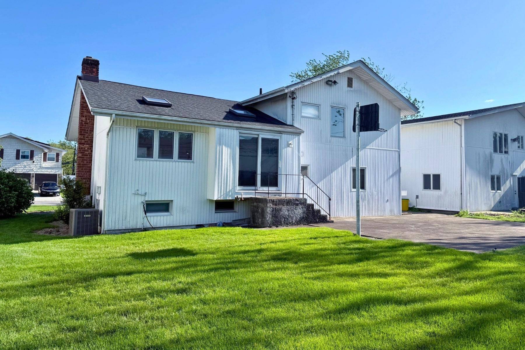 North Woodmere, NY 11581,930 Jewel DR