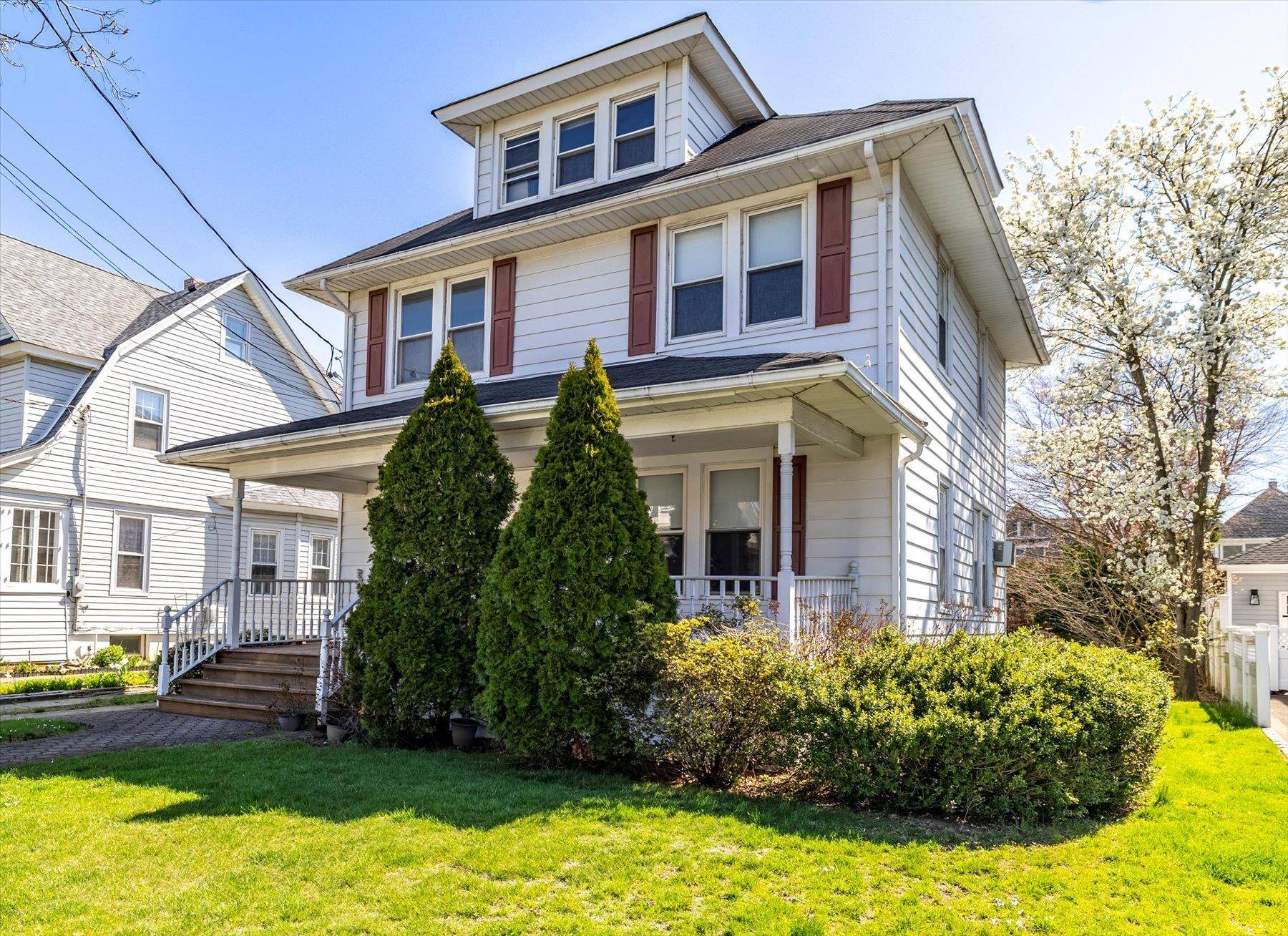 Rockville Centre, NY 11570,81 Liberty AVE