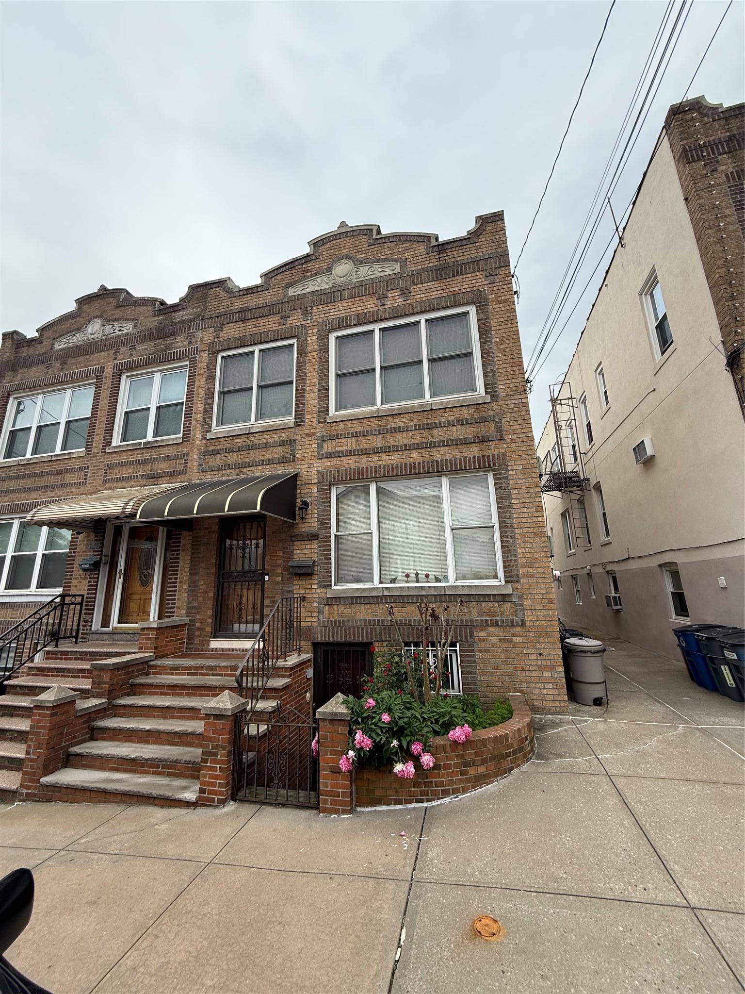 Middle Village, NY 11379,7542 67th RD