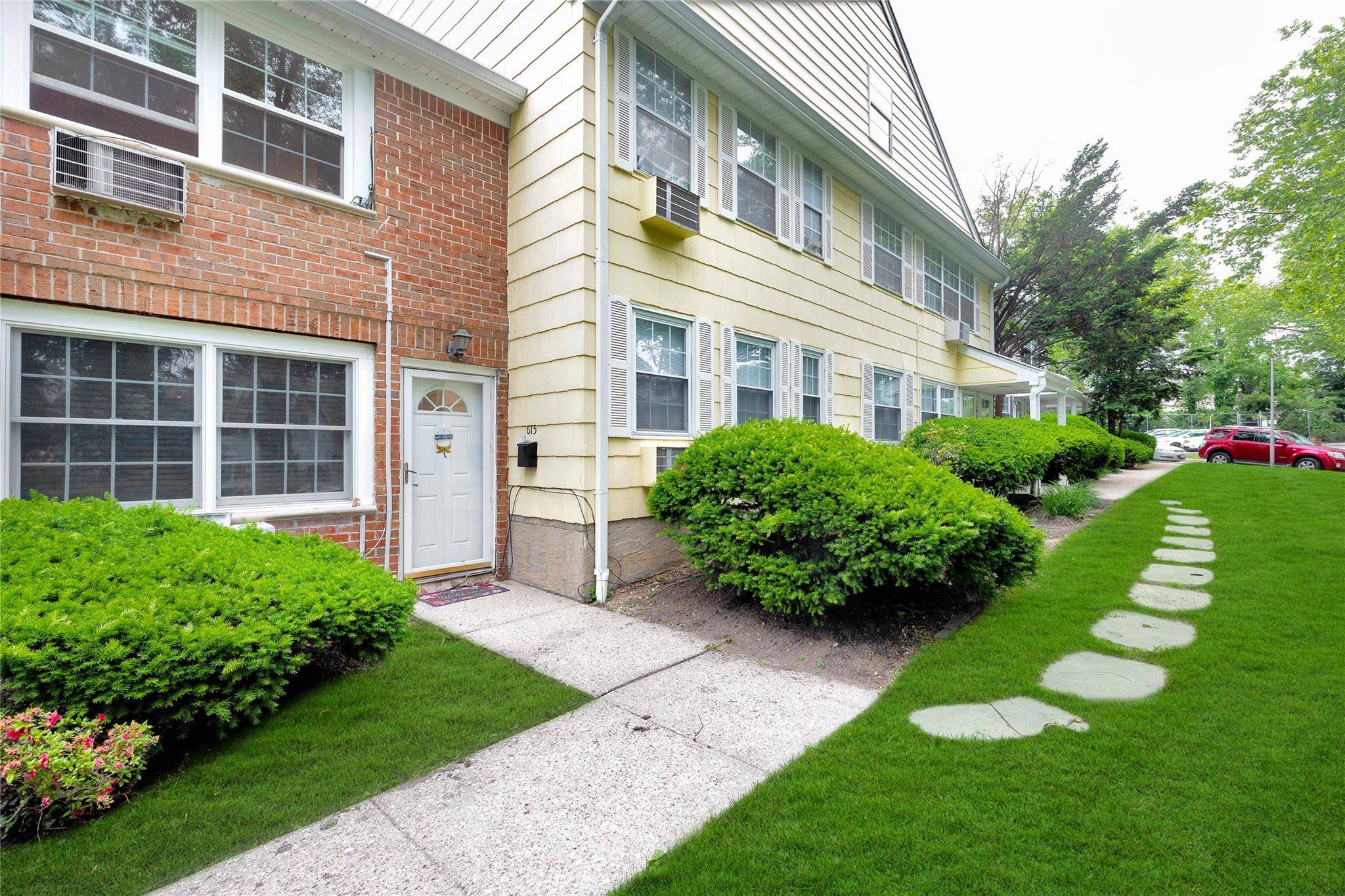 Hauppauge, NY 11749,615 Towne House Rd VLG #615