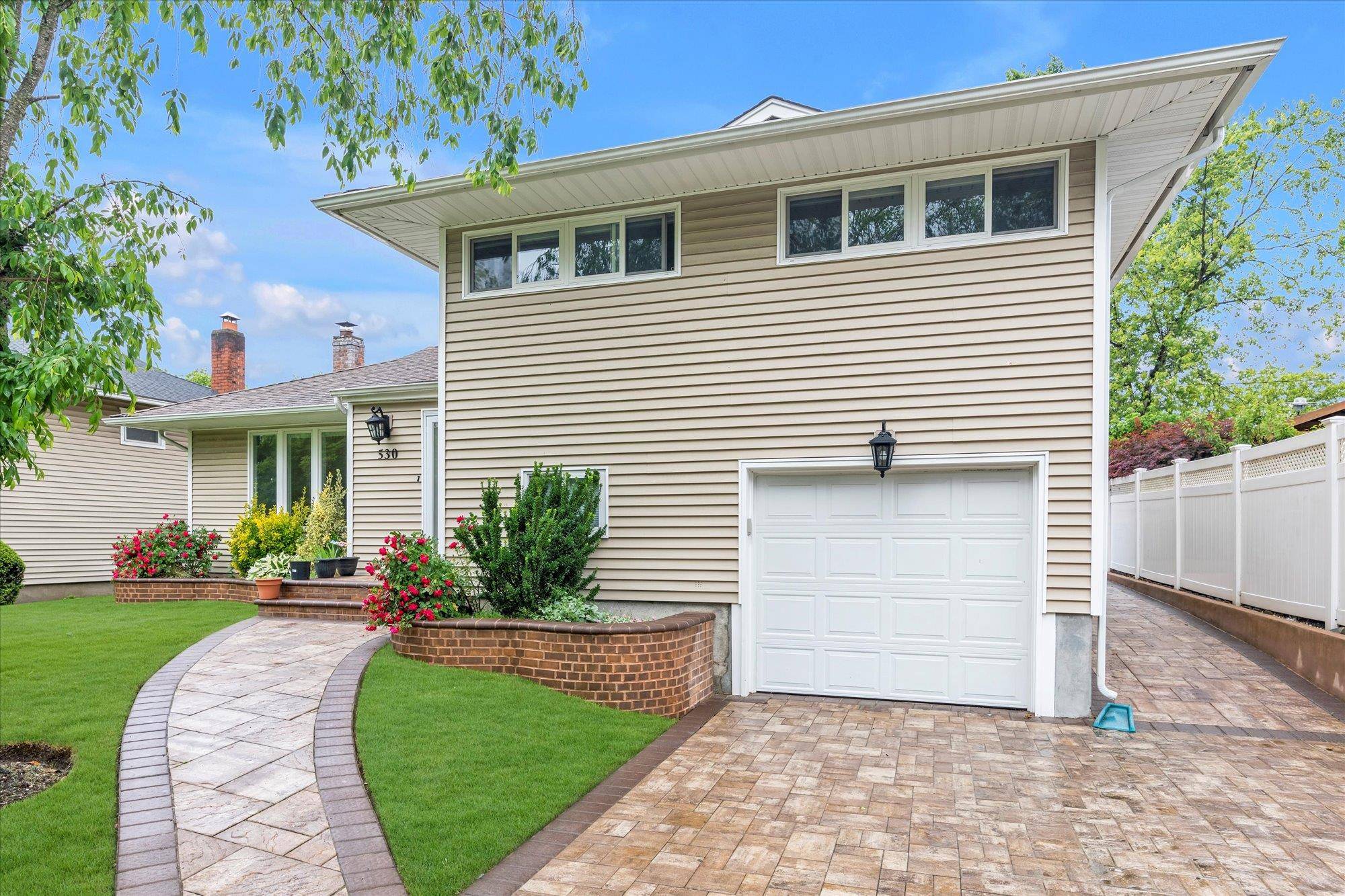 East Meadow, NY 11554,530 Lakeville LN