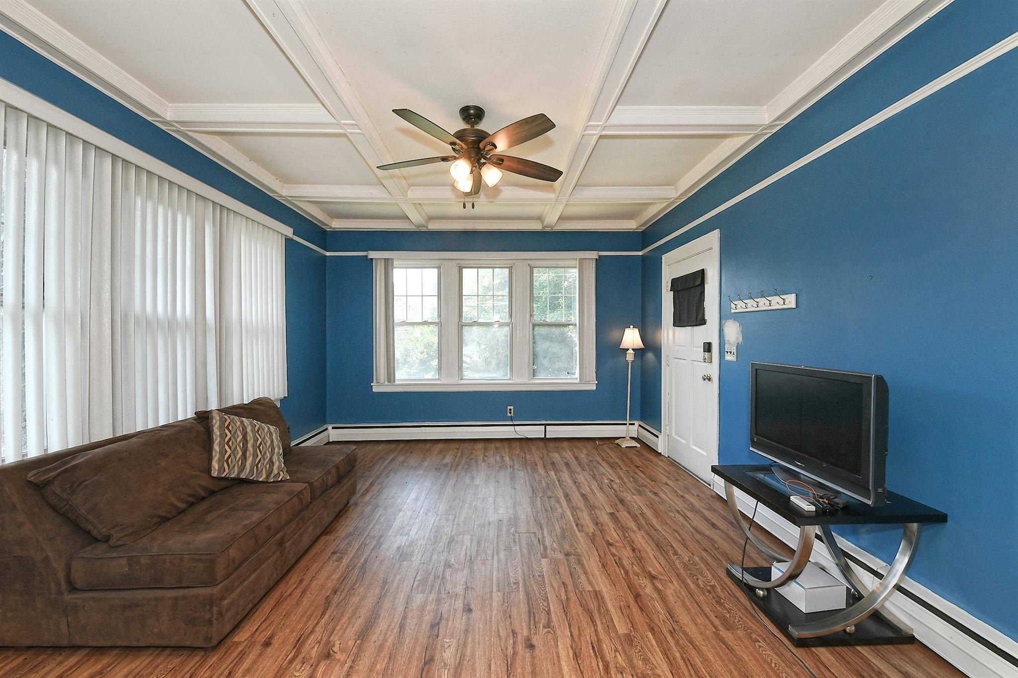 Amityville, NY 11701,23 Maple DR