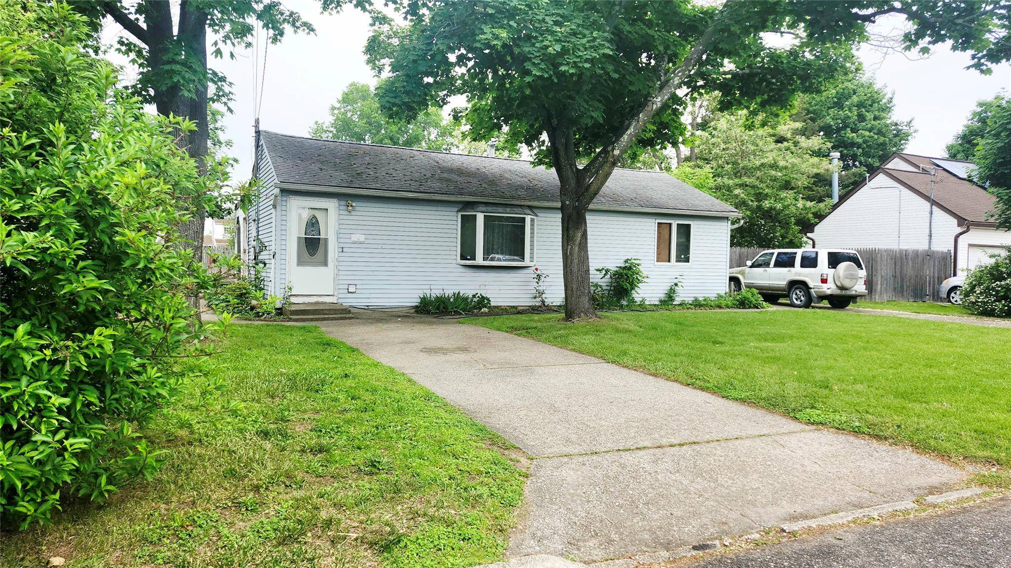 Central Islip, NY 11722,27 Ash ST