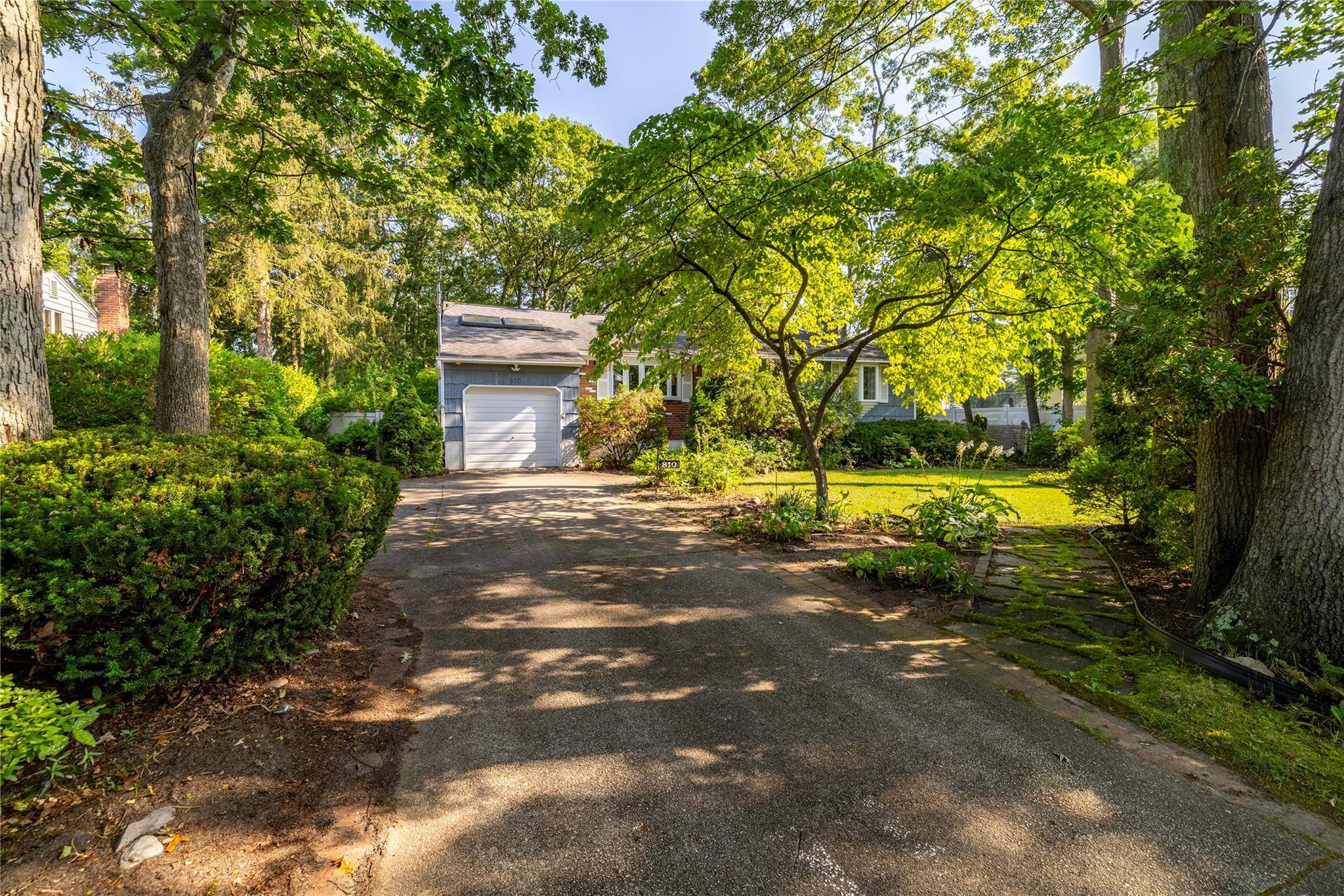 West Babylon, NY 11704,810 Tooker AVE