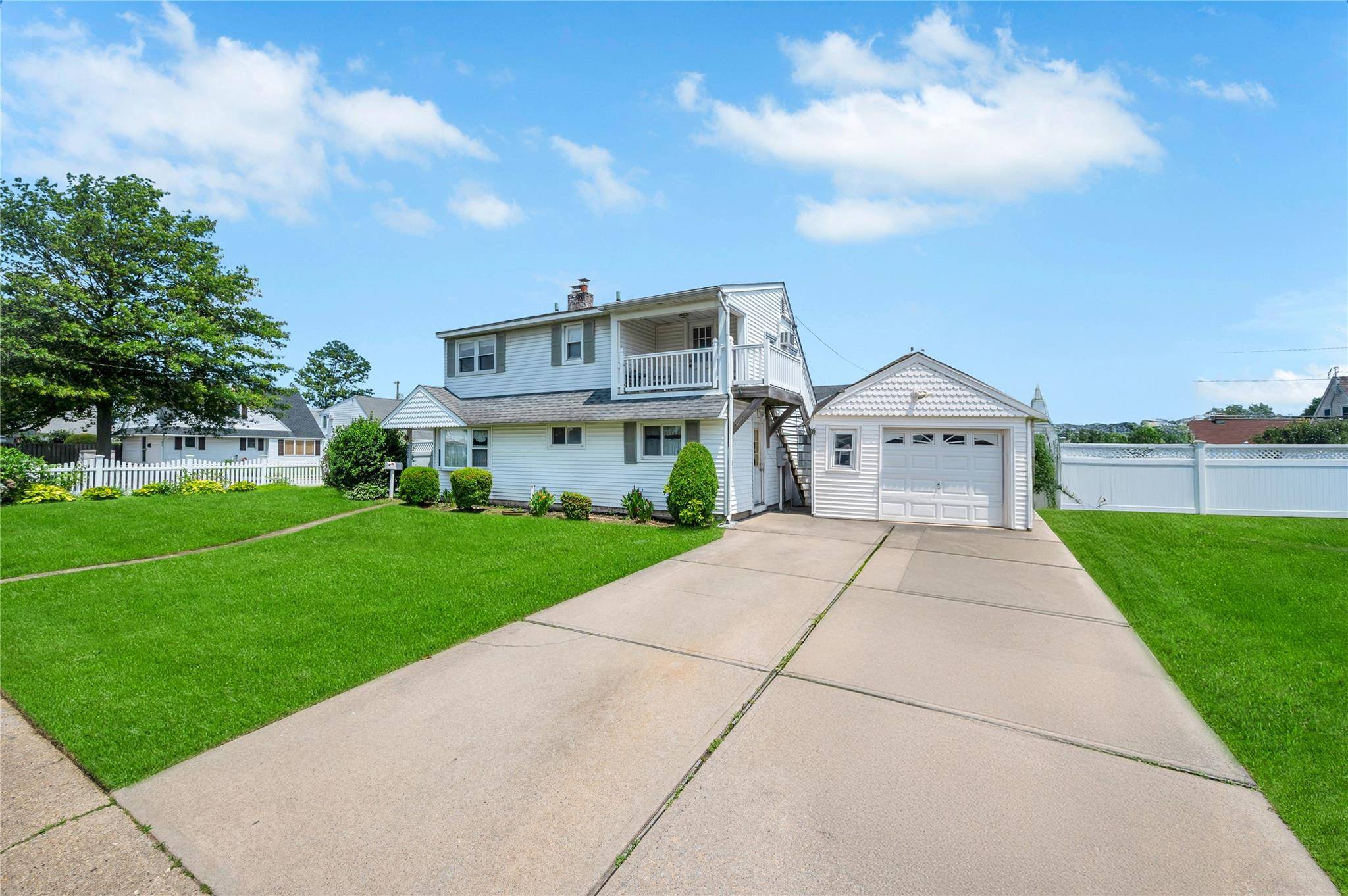 Levittown, NY 11756,190 Meridian RD