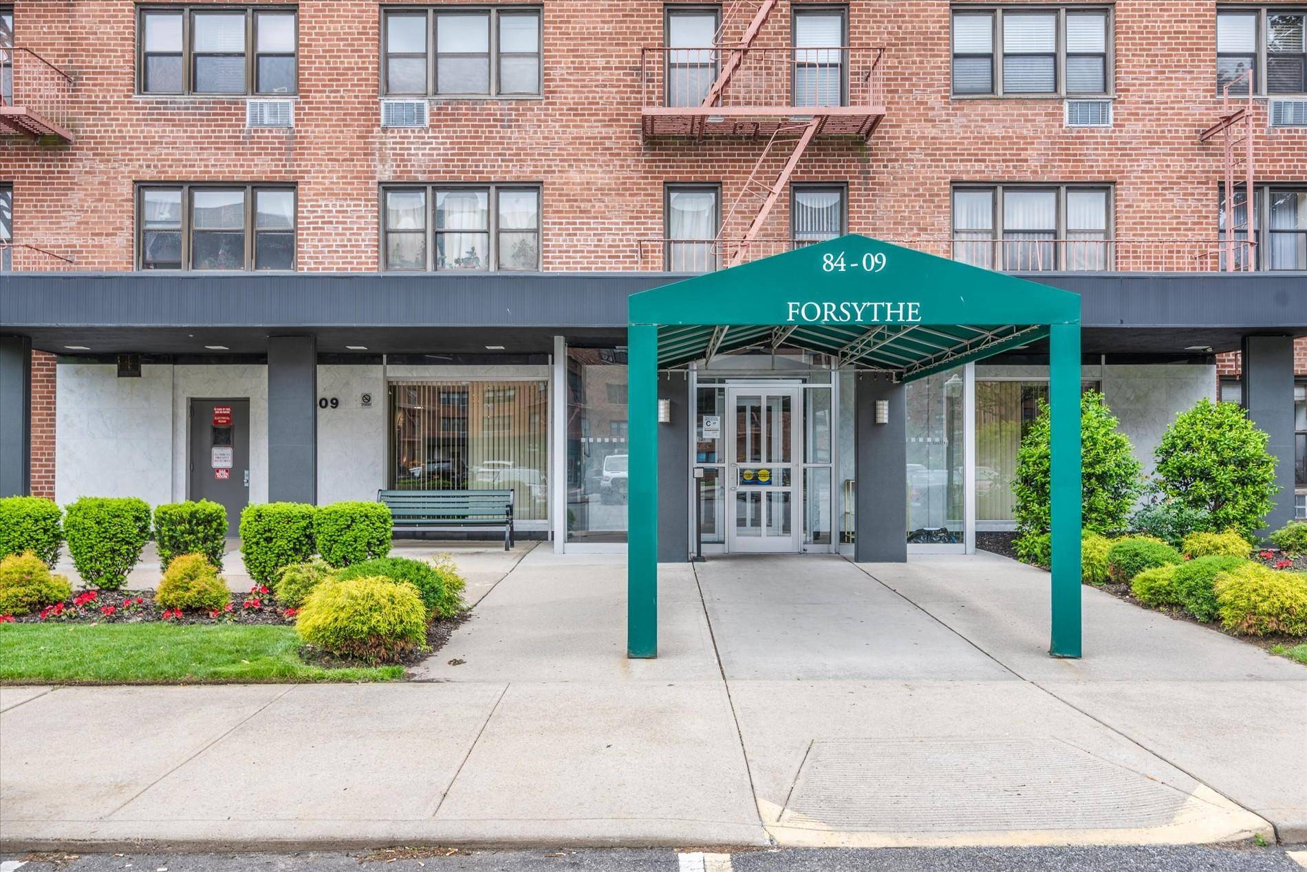 Howard Beach, NY 11414,84-09 155th AVE #3A