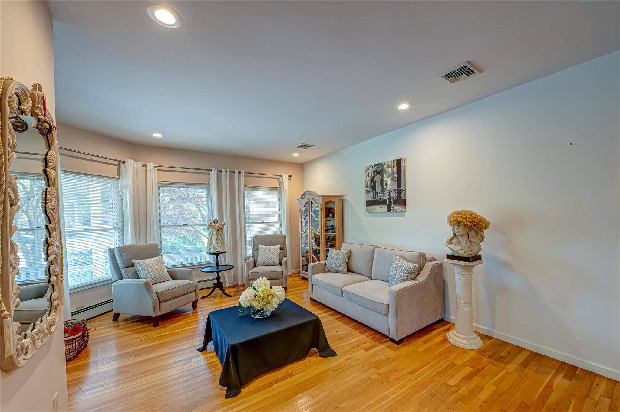 Smithtown, NY 11787,11 Aron ST