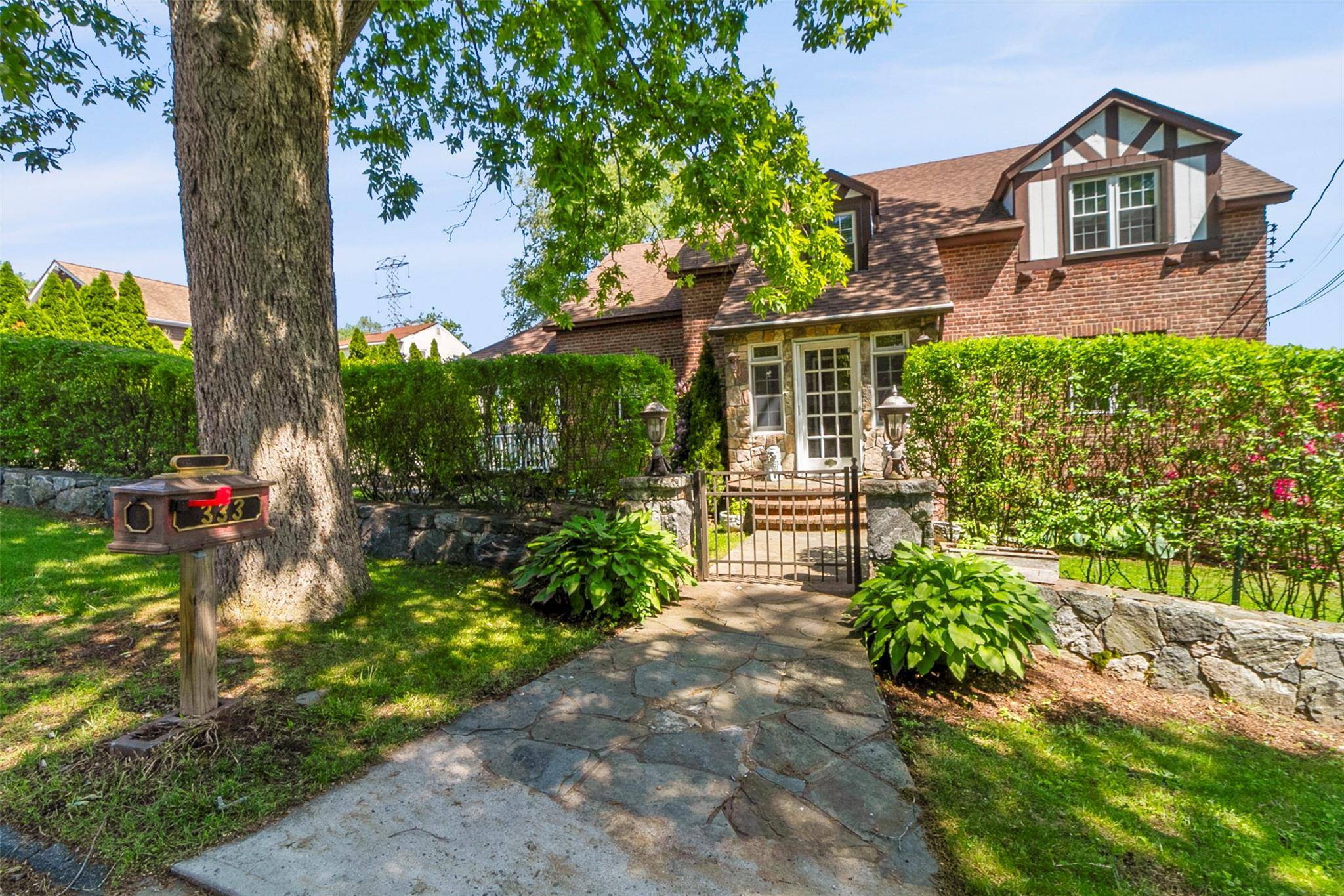 Mahopac, NY 10541,333 Center DR