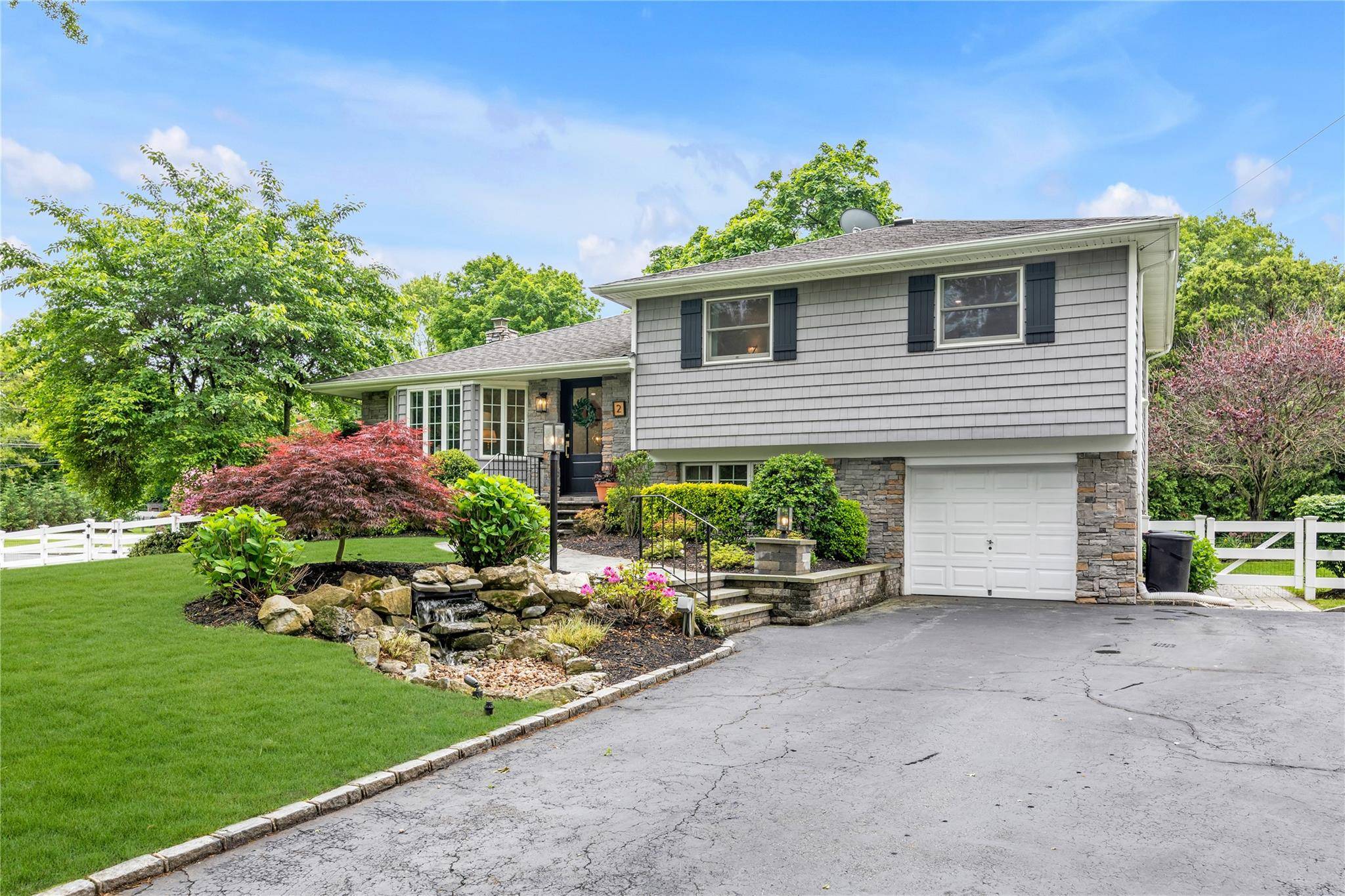 Greenlawn, NY 11740,2 Oberlon DR