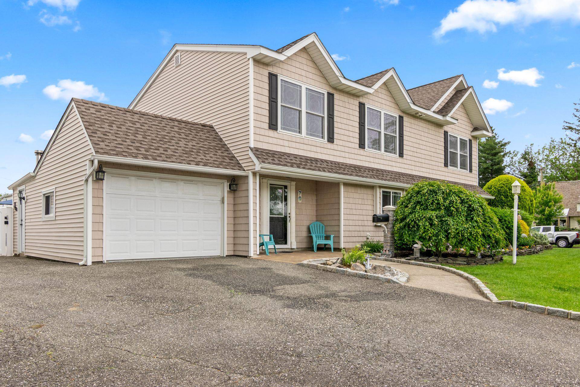 Hicksville, NY 11801,79 Beech LN
