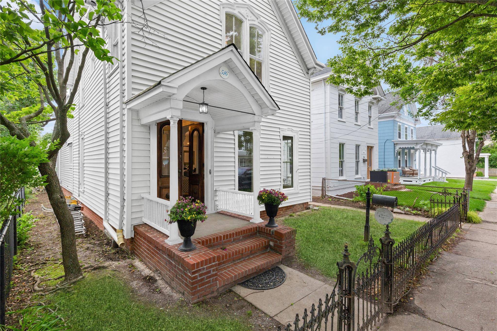 Greenport, NY 11944,516 Main ST