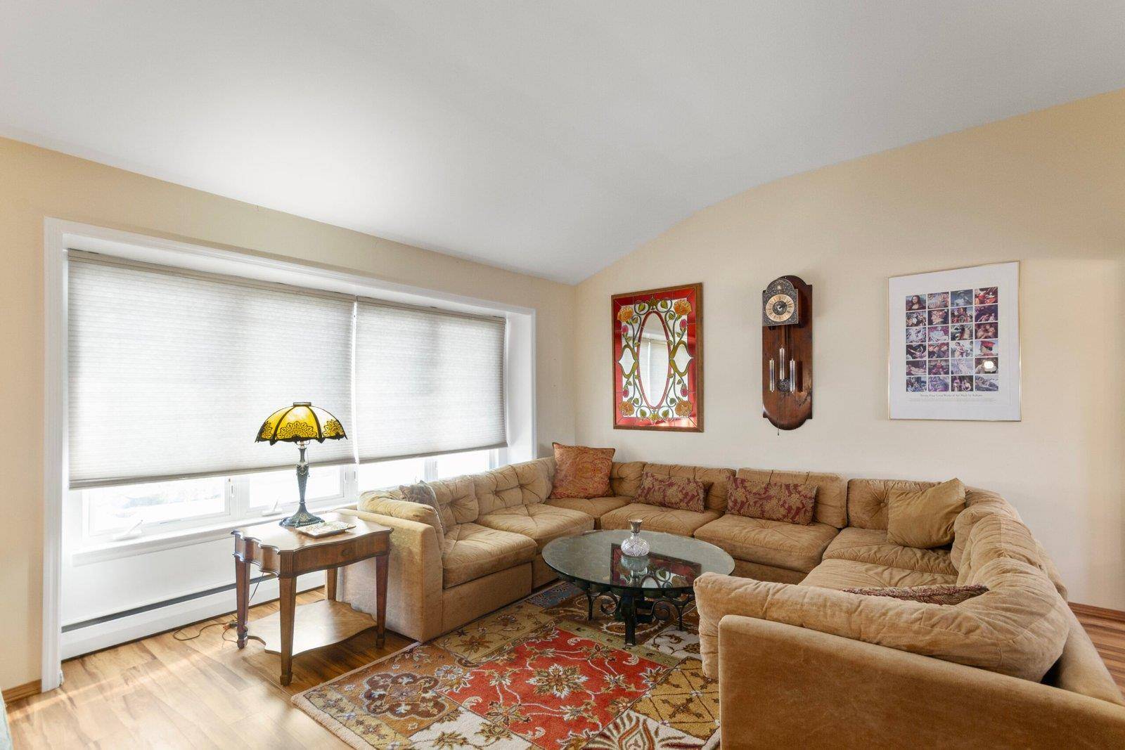 Commack, NY 11725,21 Pebble PL