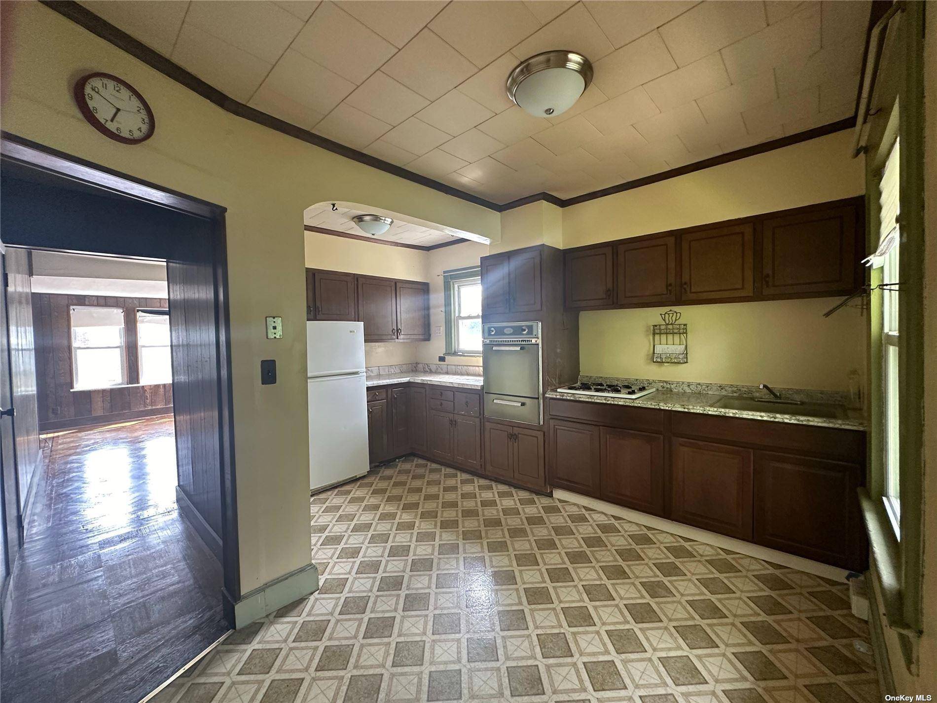 Lynbrook, NY 11563,44 Sherman ST #2nd Fl