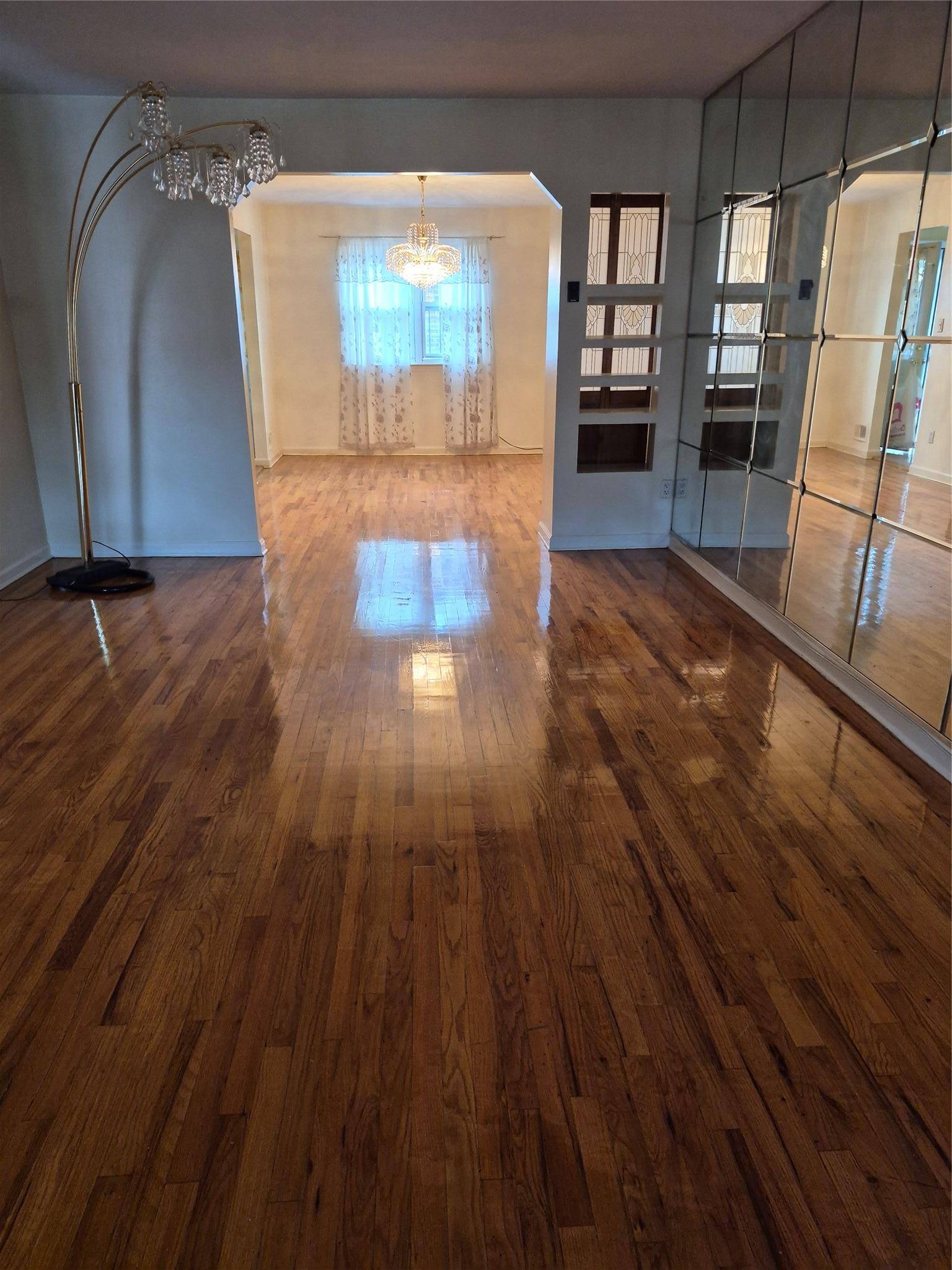 Bronx, NY 10469,904 E 218th ST