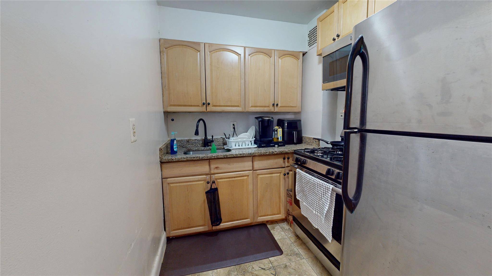 Briarwood, NY 11435,142-20 84th DR #3K
