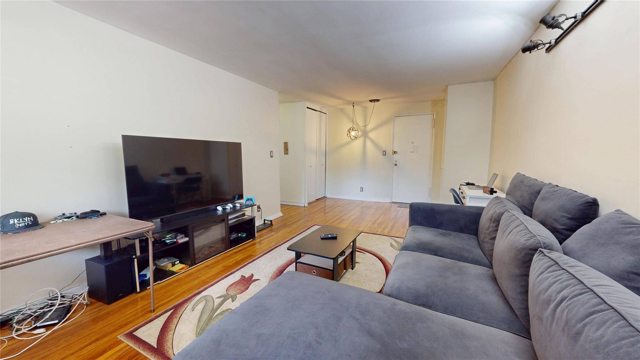Briarwood, NY 11435,142-20 84th DR #3K