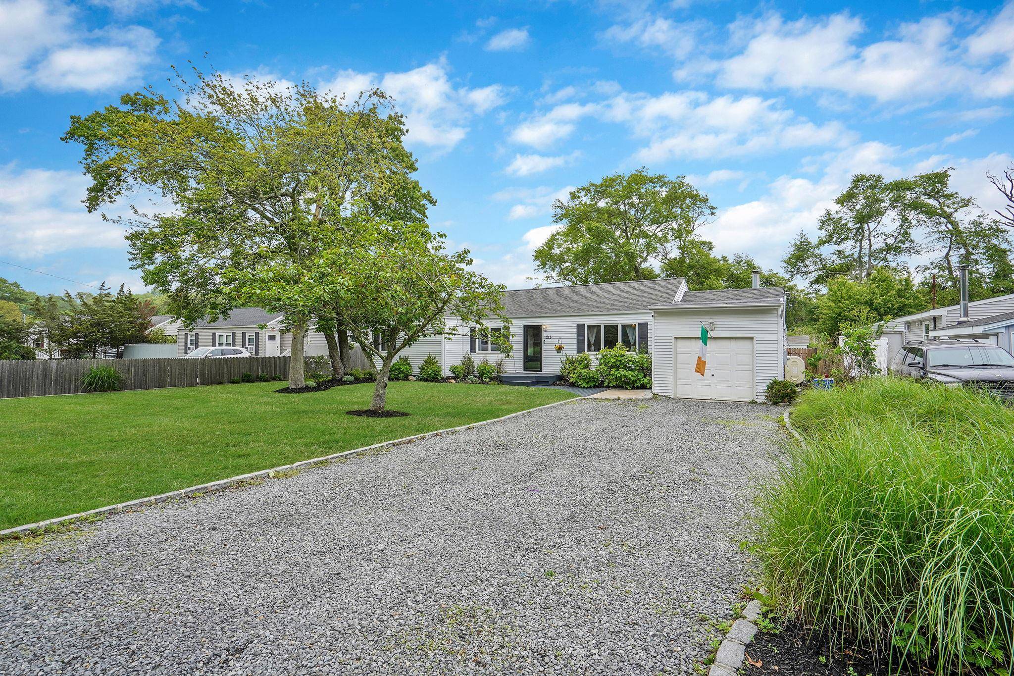 East Patchogue, NY 11772,215 Lyman RD