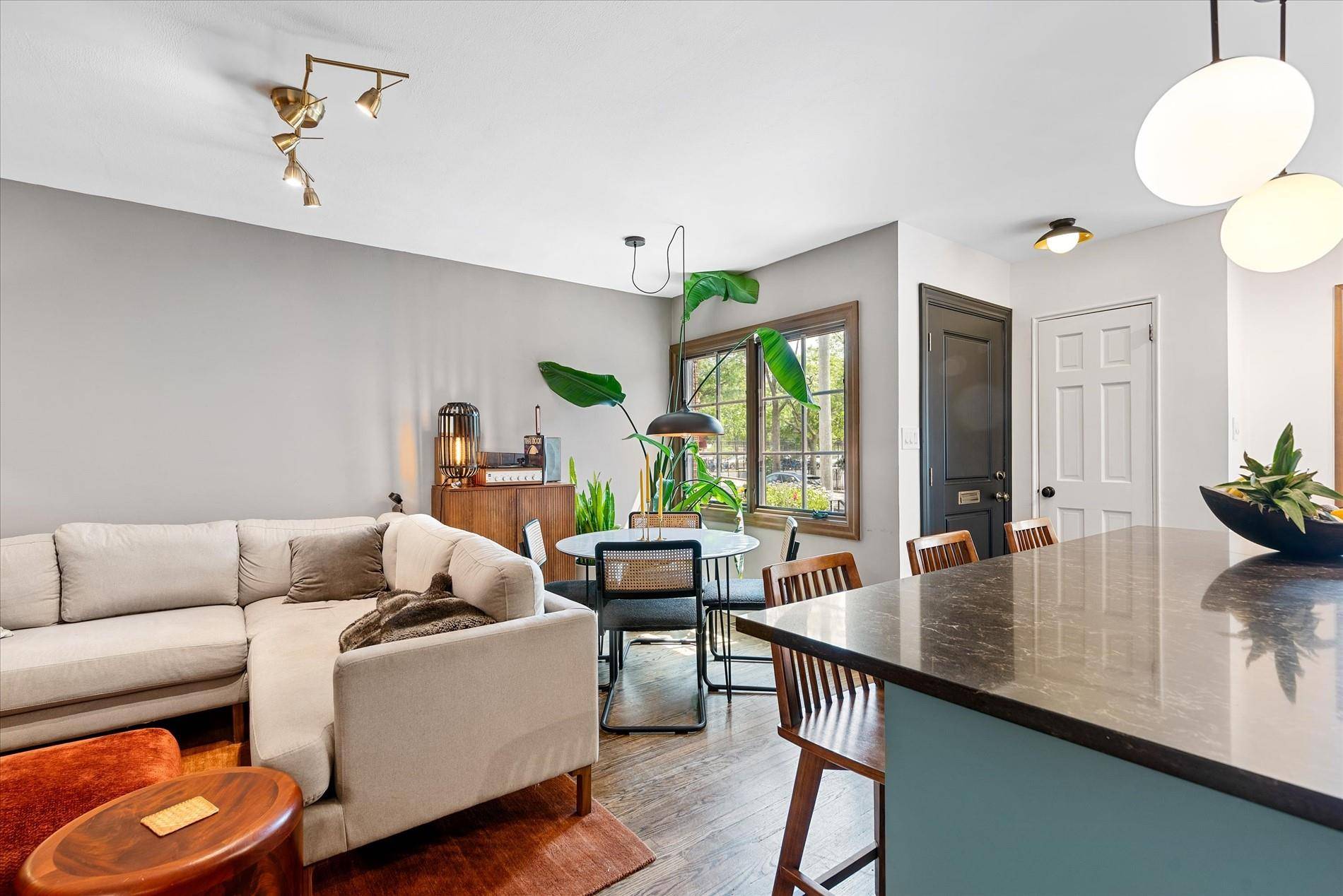 Ridgewood, NY 11385,209 Onderdonk AVE