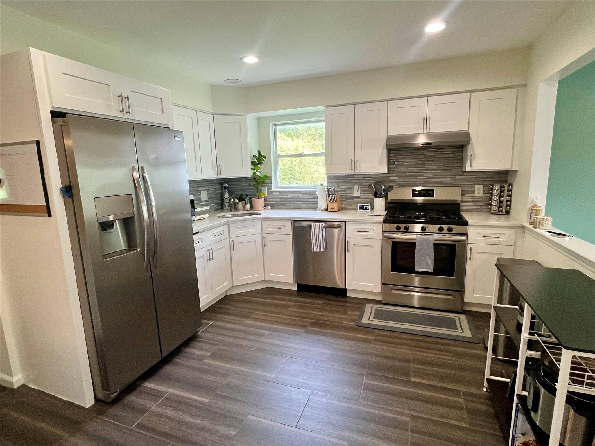 Middle Island, NY 11953,19 Country View LN