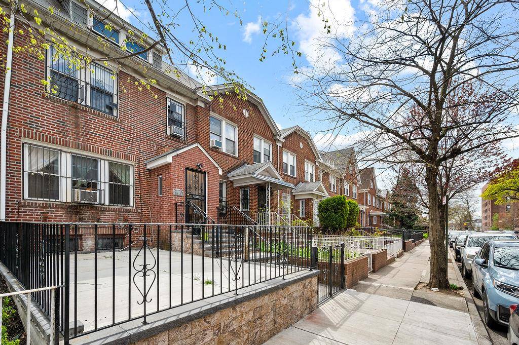 East Elmhurst, NY 11369,3415 91st ST