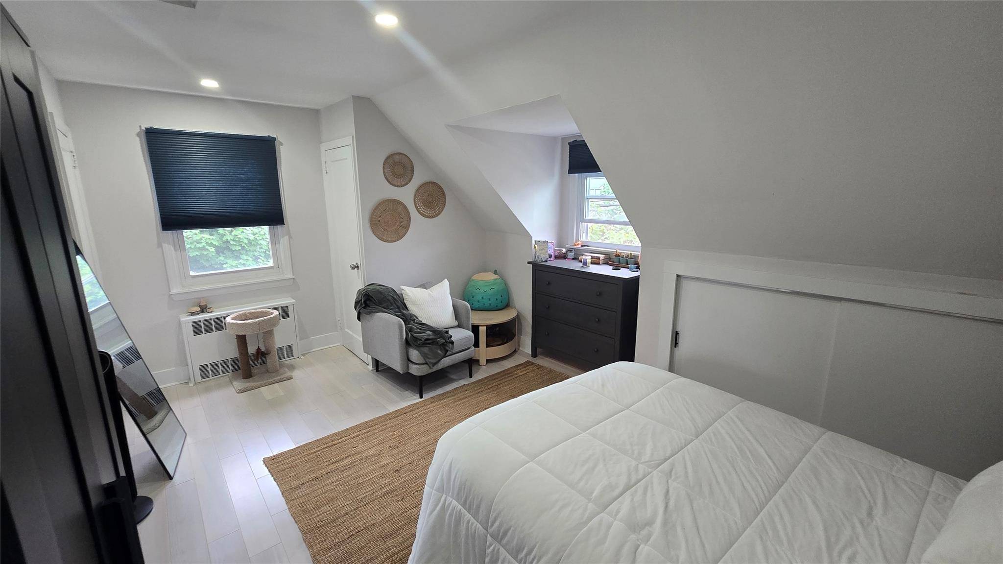 East Rockaway, NY 11518,2 Rhame AVE #Upper