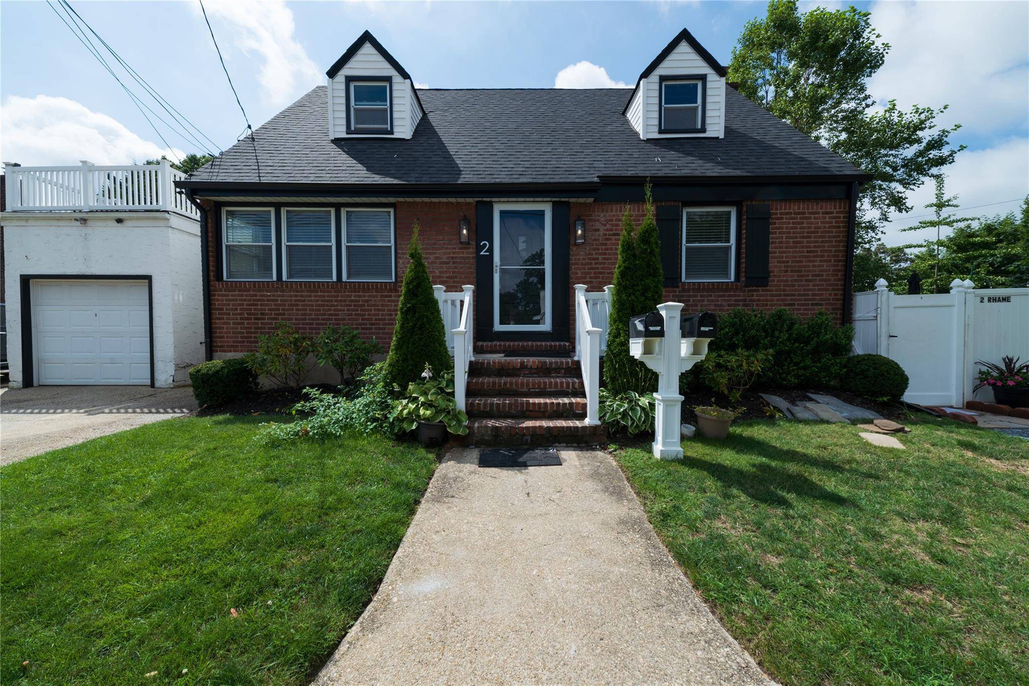 East Rockaway, NY 11518,2 Rhame AVE #Upper