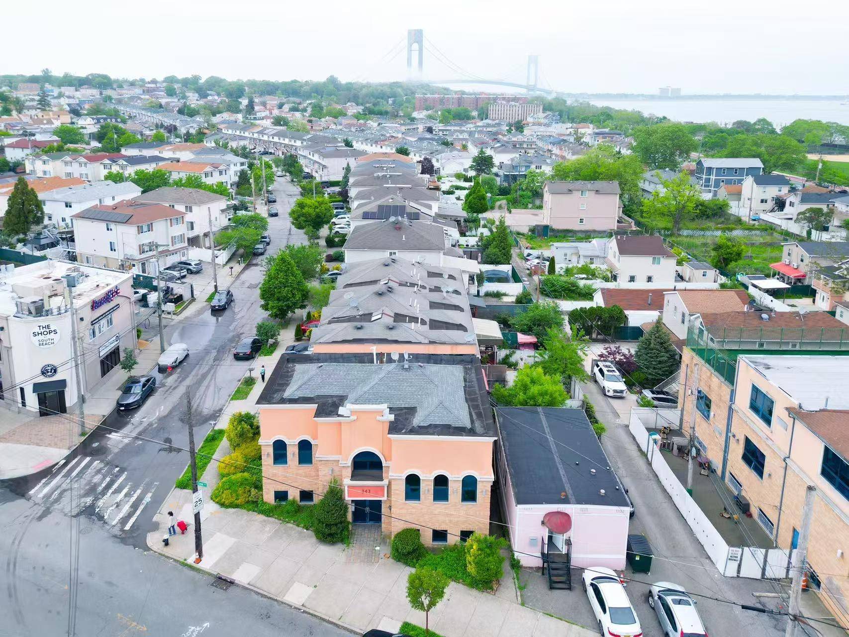 Staten Island, NY 10305,343 Sand Lane
