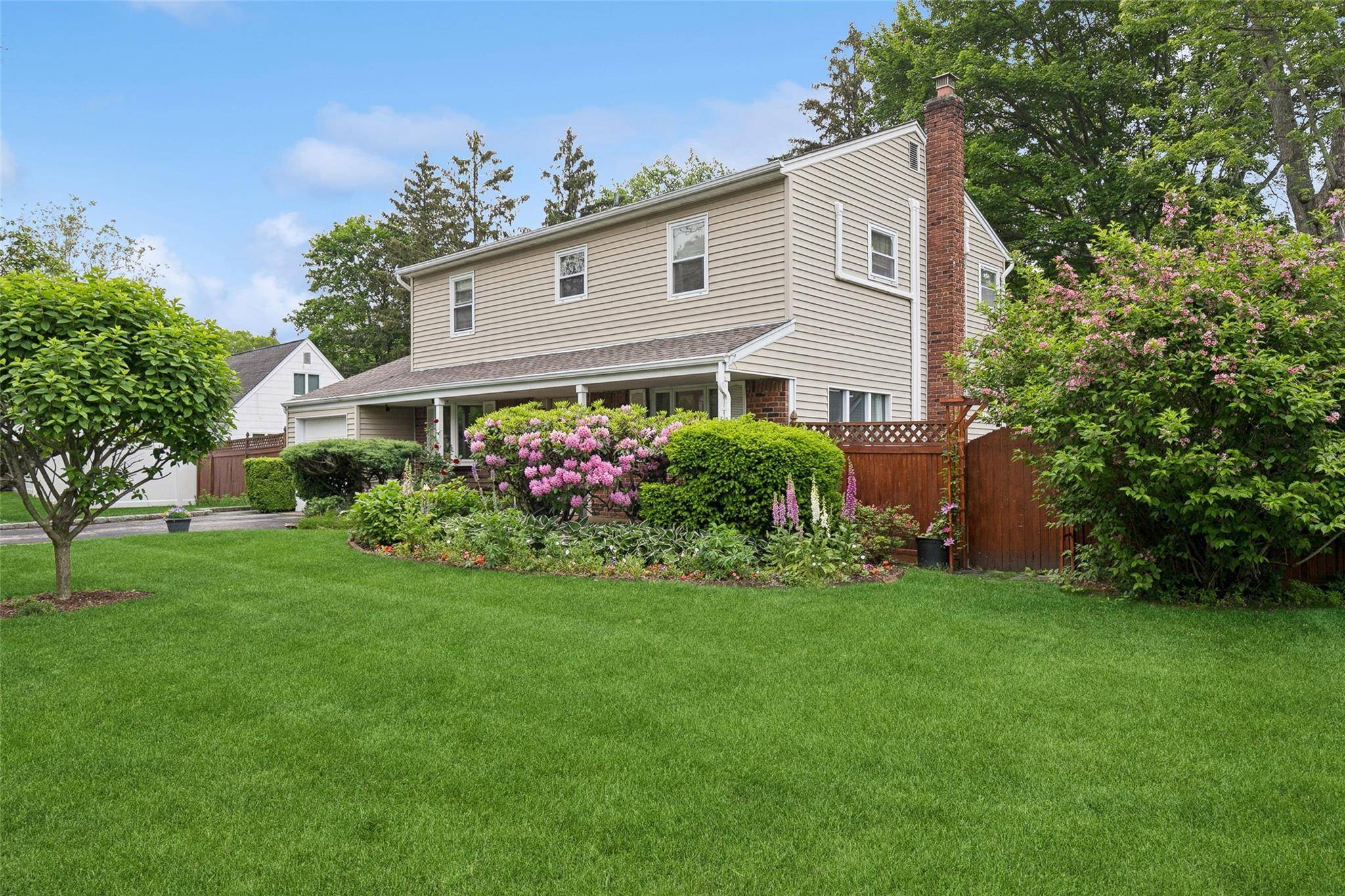 Dix Hills, NY 11746,34 Arcadia DR