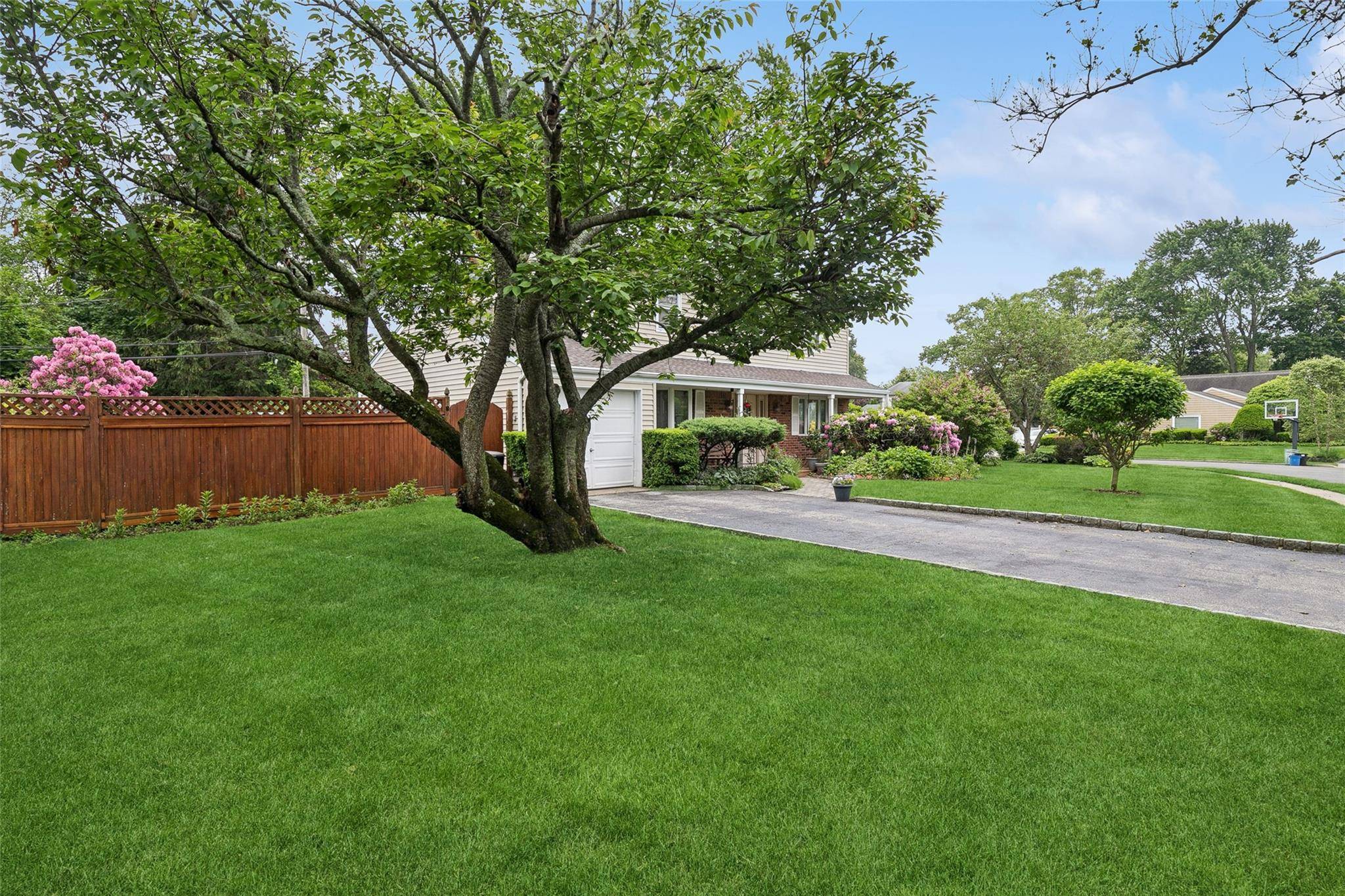 Dix Hills, NY 11746,34 Arcadia DR