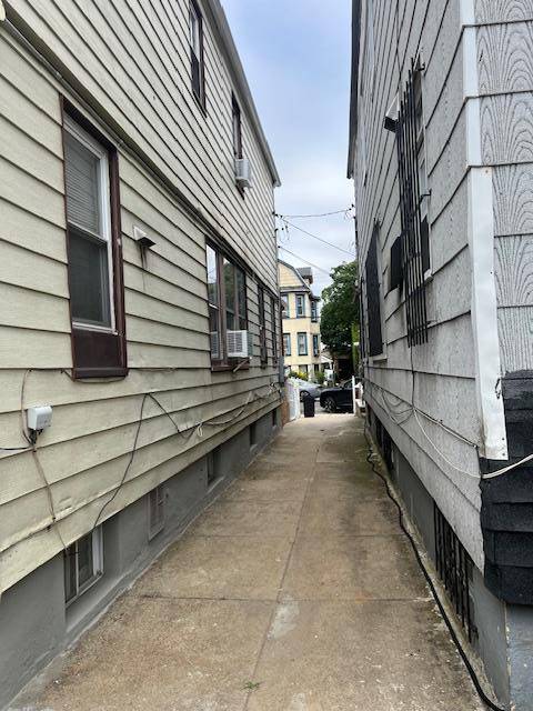 Richmond Hill S., NY 11419,10318 115th ST