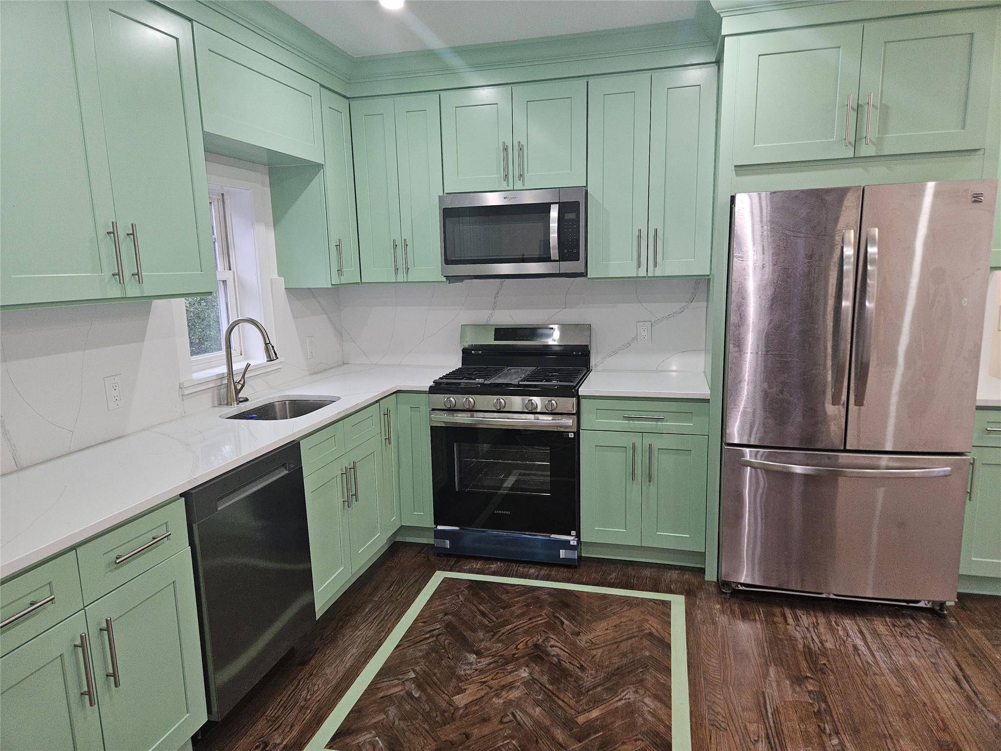 Yonkers, NY 10701,94 Briggs AVE