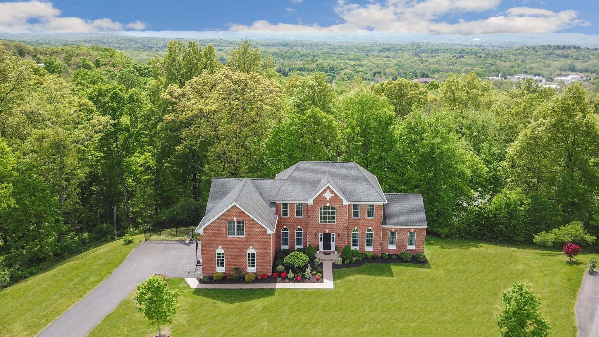 Poughkeepsie, NY 12603,27 Sommerset RD