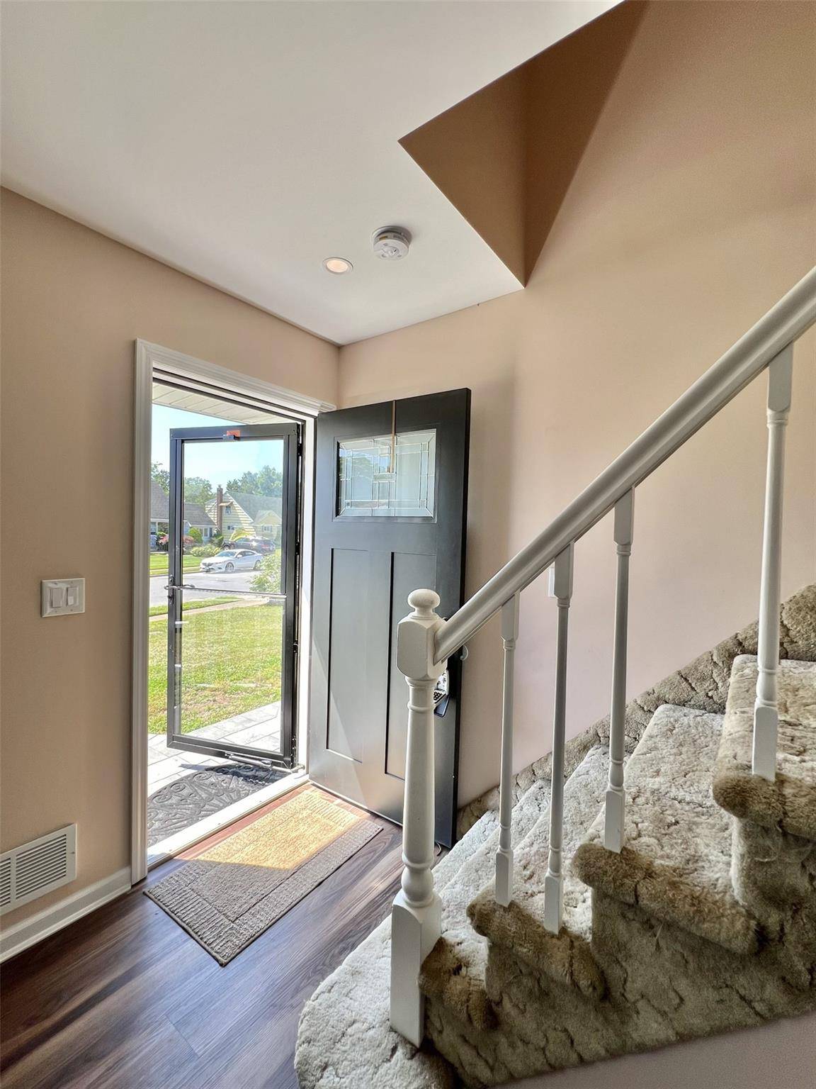 Jericho, NY 11590,7 Mindy LN