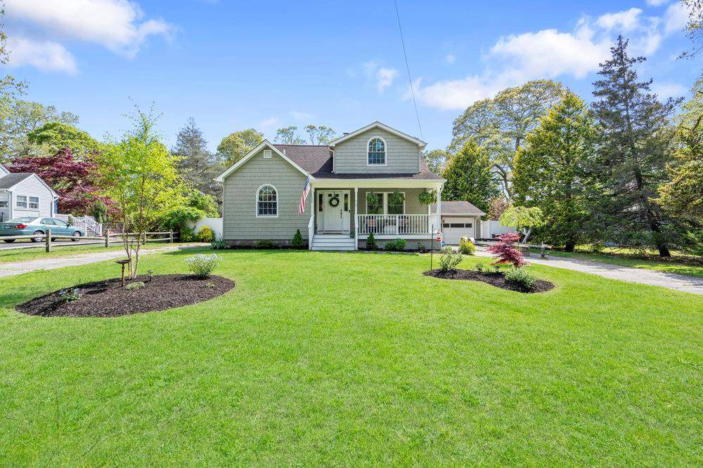 Center Moriches, NY 11934,10 inwood RD