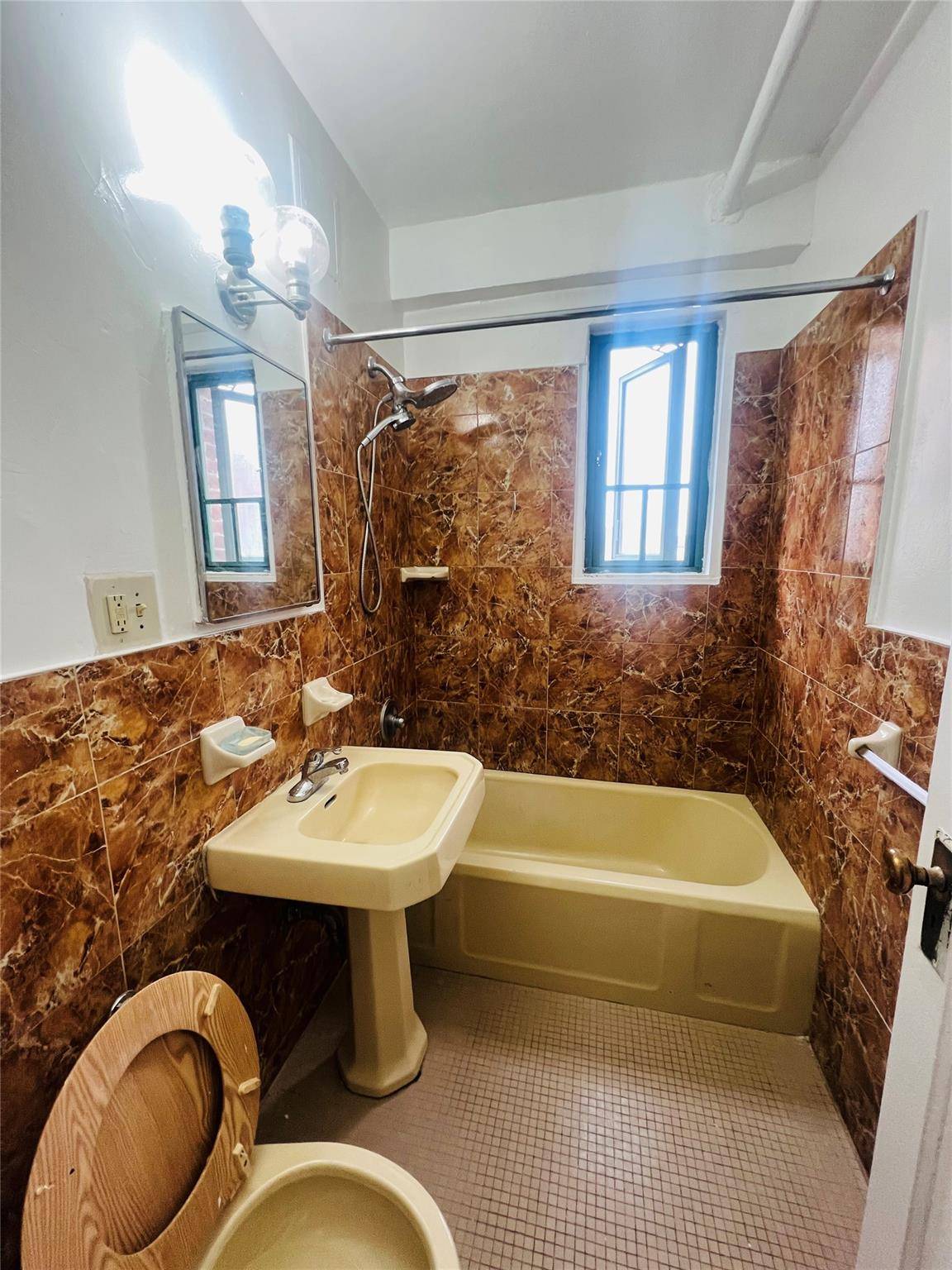 Bronx, NY 10462,2055 Saint Raymond AVE #7C
