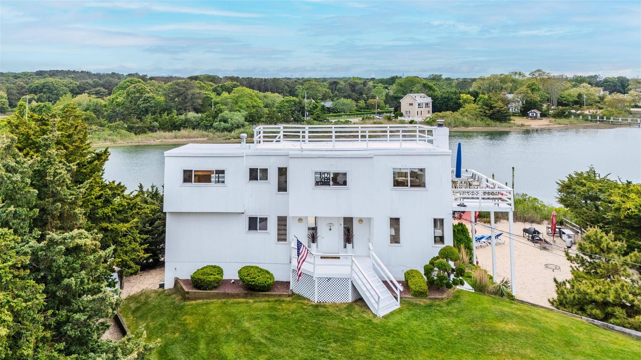 Southampton, NY 11968,19 Cold Spring CT