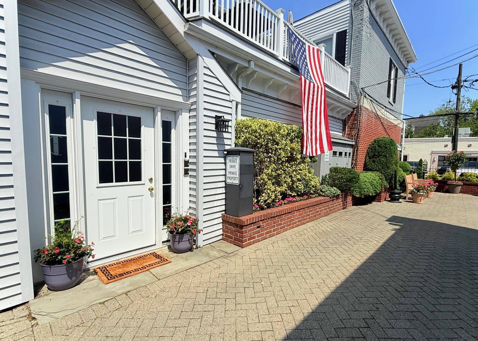 Larchmont, NY 10538,2076 Boston Post RD #2nd fl-left