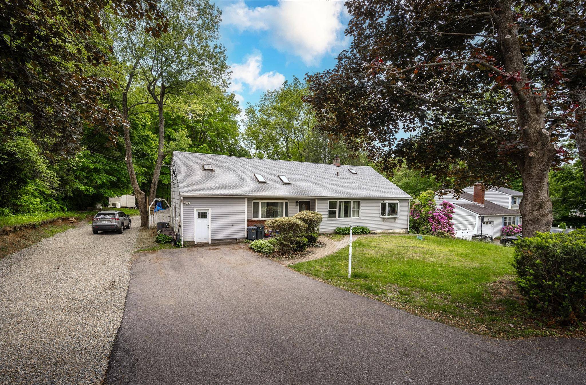 Yorktown Heights, NY 10598,929 Fox Meadow RD