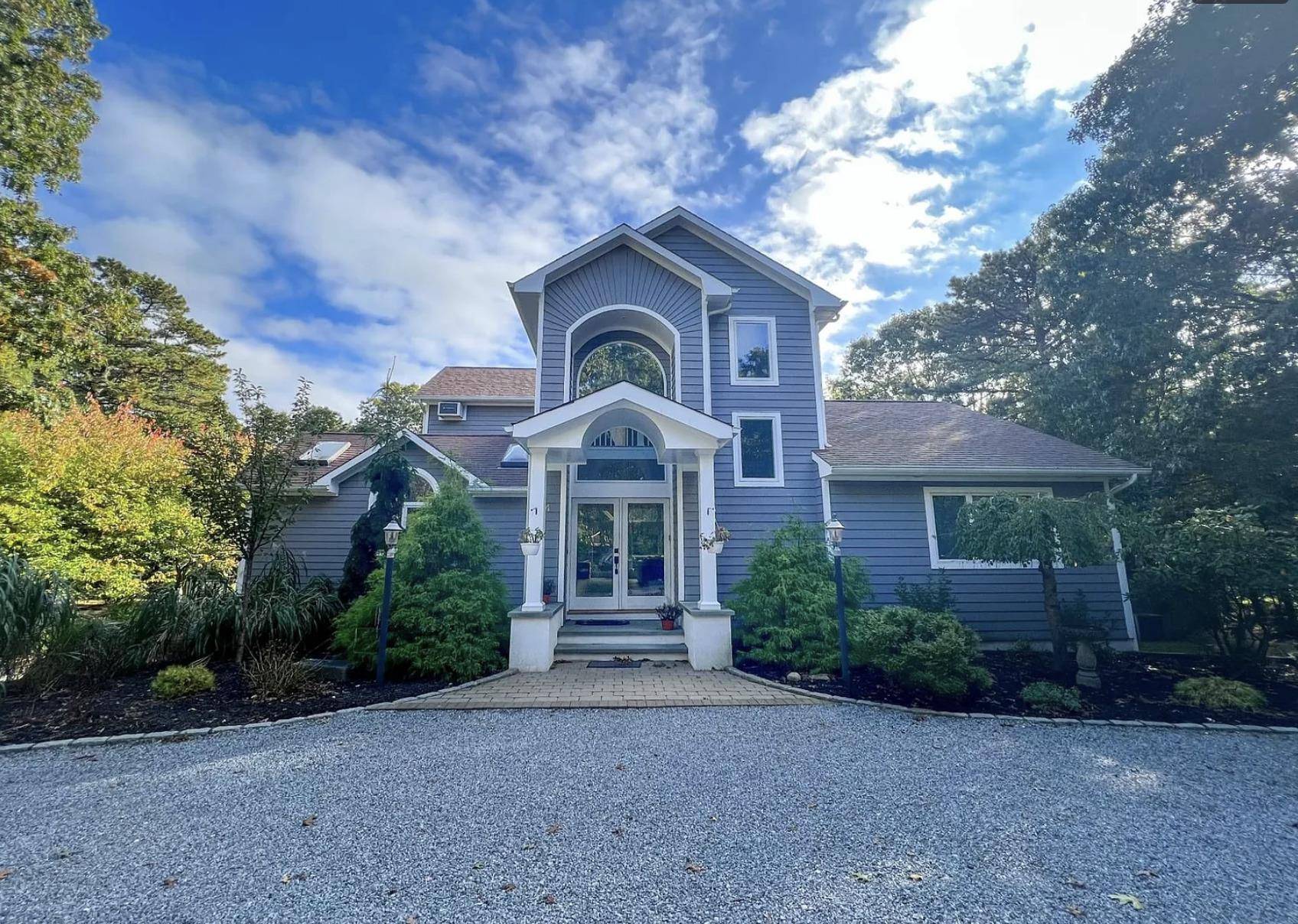 Hampton Bays, NY 11946,4 Douglas CT