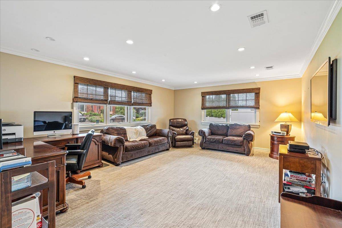 Bayville, NY 11709,2 Donald ST