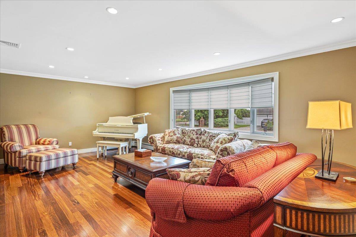Bayville, NY 11709,2 Donald ST
