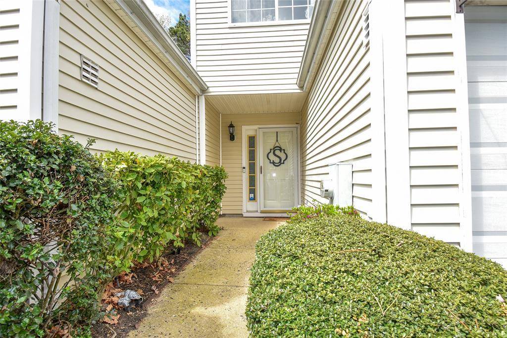 Manorville, NY 11949,172 Gothic CIR