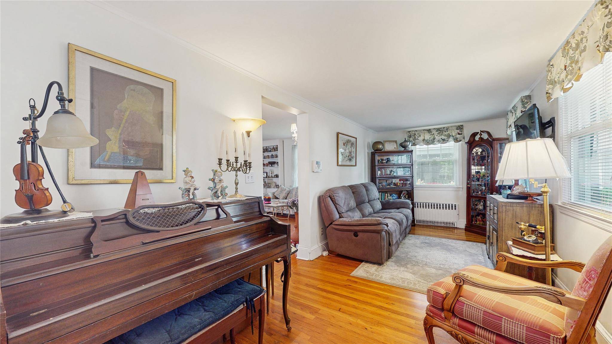 Bellerose Village, NY 11001,8 Boston RD