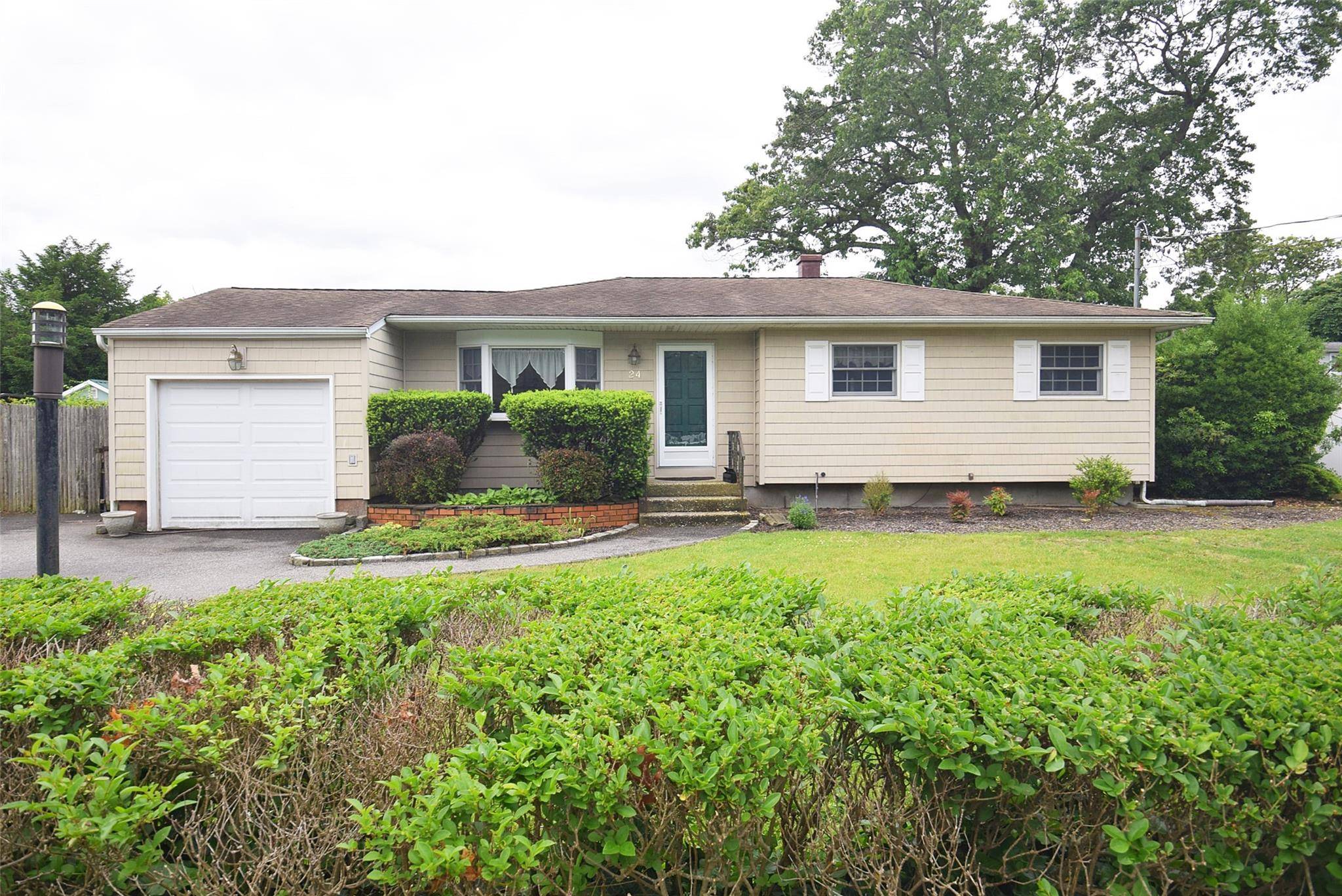 Islip Terrace, NY 11752,24 Rodney AVE