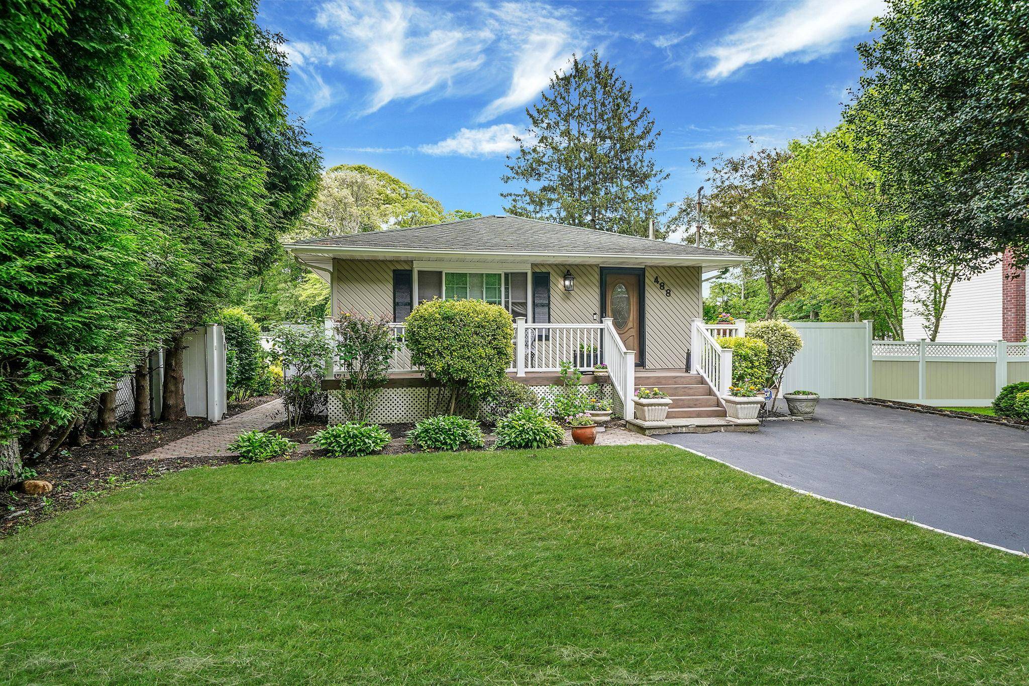 Shirley, NY 11967,488 Puritan Dr