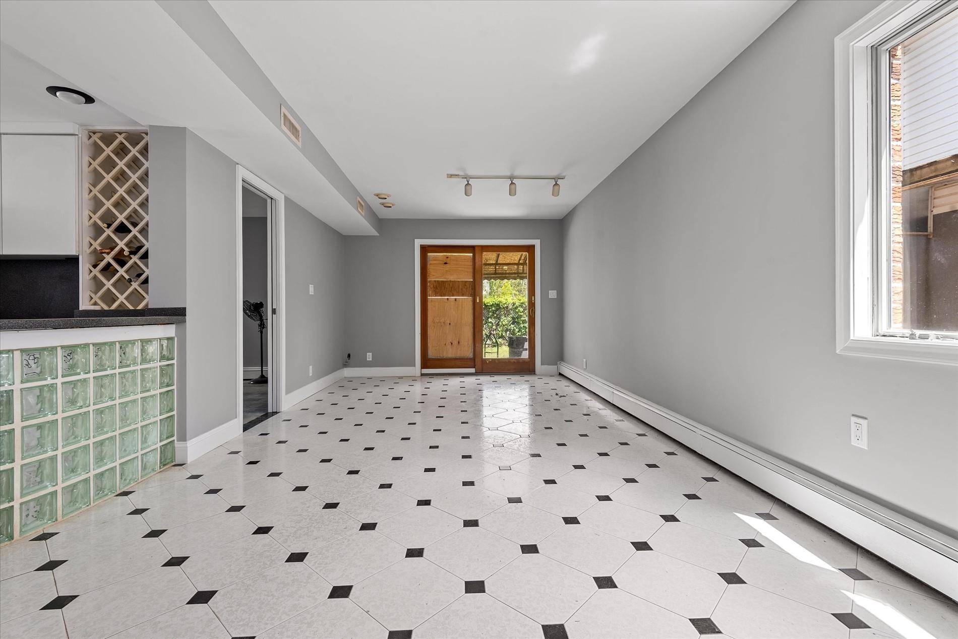 Howard Beach, NY 11414,162-25 89th ST
